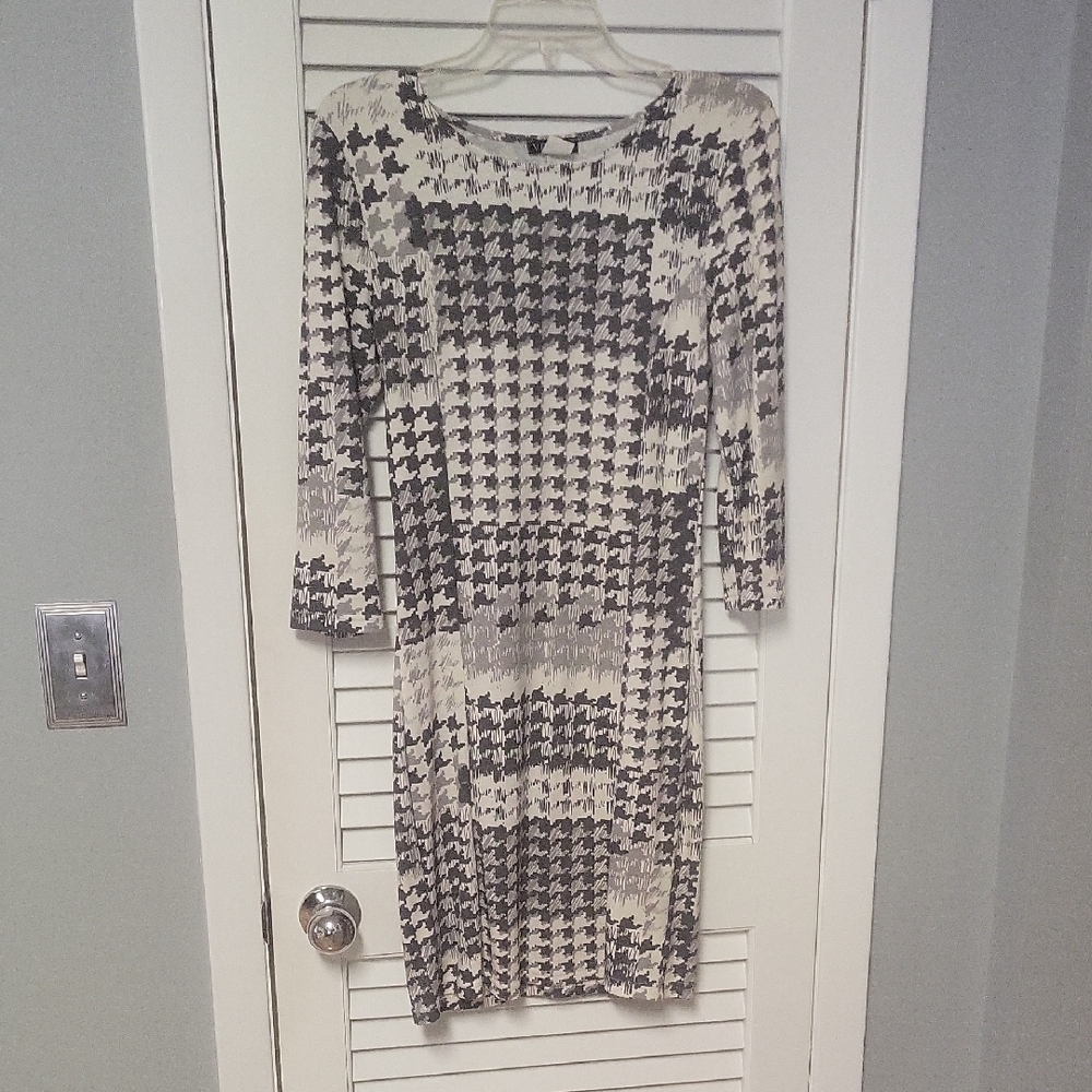 VENUS Black and White Houndstooth Long Sleeve Dress